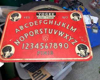 . . . Yogee ouija board -- vintage game -- rare find!