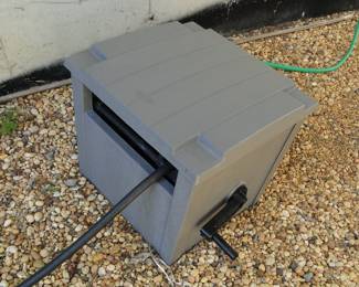 Hose feeder