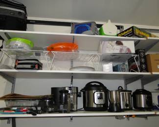 Crock/instapots, kitchenware