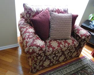 Basset Red fleur de lis chair