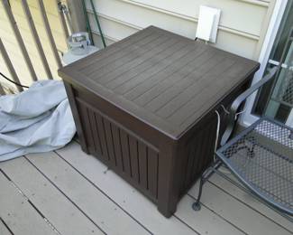 Outdoor square storage box
