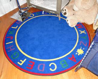 Alphabet round carpet