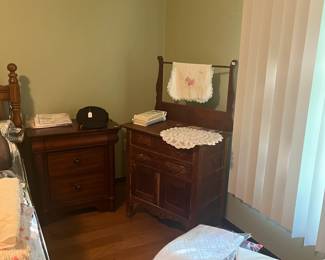 . . . antique (early 1900's) oak wash stand