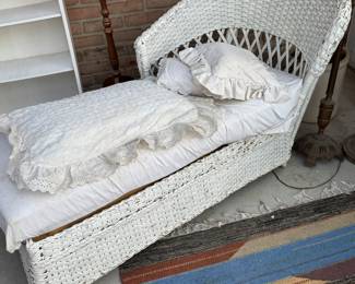White wicker lounge