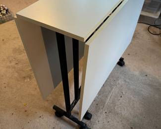 Folding art table