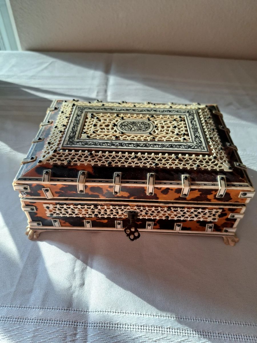 Anglo-Indian Tortoiseshell andIvory Box