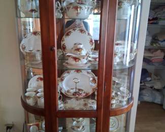 6 Place Setting, Old Country Roses. Multiple Serving Pieces.