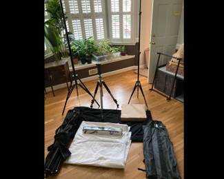 Lot 3814 Photography Backdrops Ravelli Stands Neewer Stands Neewer Light Ravelli Pistol Grip Tripod Lowel UNI TO Stand
