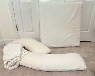 Lot 3627 Medicline Shoulder Relief Pillow System
