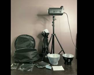 Lot 3679 Neewer Continuous LED Studio Light Kit accessories