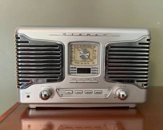 Lot 3569 TEAC SLD80 Deluxe AMFM Stereo Radio CD Player