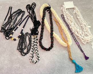 Lot 3617 Costume Jewelry Necklaces