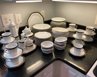 Lot 3815 Christopher Stuart Y0009 Black Dress China Dishware