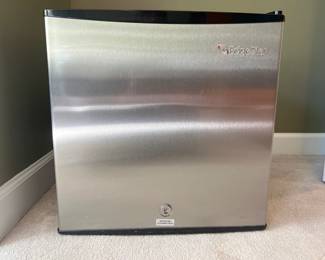 Lot 3572 Small Edgestar Dual Function Refrigerator Freezer