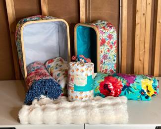 Lot 3897 Pioneer Woman Full Sheet Set Floral Patterned Soft Sided Bins Throws Faux Fur