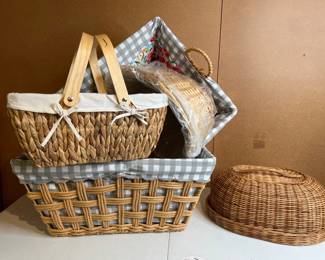 Lot 3903 Woven Baskets Handled Baskets Lidded Baskets