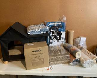 Lot 3802 Cat House Bed, Water Fountain, Travel Carrier, WallMounted Scratcher Pads
