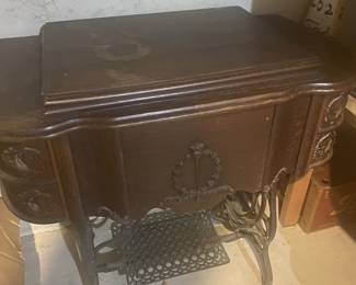Antique Goodrich "B" Sewing Machine, Goodrich Sewing Machines, Foley & Williams Sewing Machine, Antique Foley & Williams MFG Co. Goodrich B, Goodrich B Treadle,