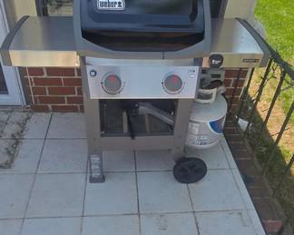 Weber grill with propane bottle in great shape, barely used