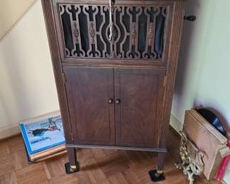antique Silvertone Phonograph in amazing condition and working comes with lots of records and extra needles etc