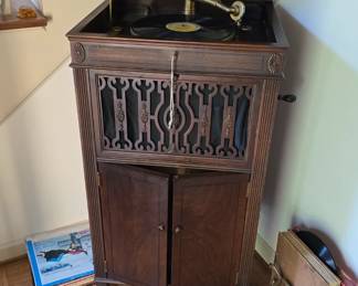 antique Silvertone Phonograph in amazing condition and working comes with lots of records and extra needles etc