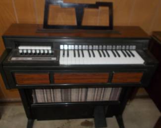 Vintage Magnus working chord organ