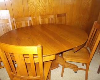 Antique oak table with 2 extra leaves and 6 chairs