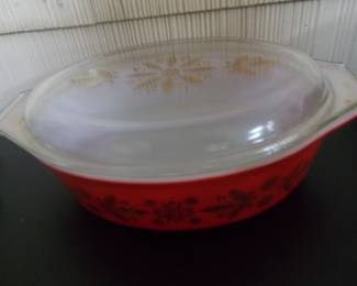 Lovely piece of Pyrex 1961-62 Poinsettia