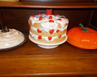 Ceramic cake and pie covers