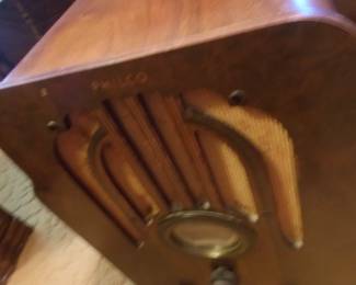 Antique Philco radio needs repair