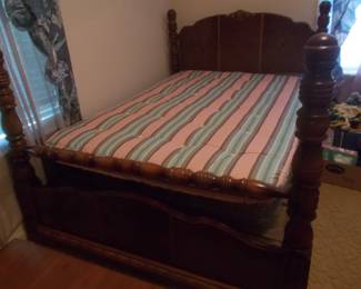 Antique lovely full bed