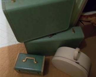 Sears Roebuck VINTAGE luggage like new