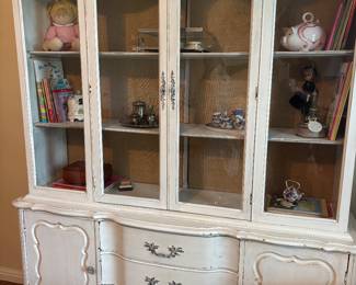 WHITE CABINET (ITEMS INSIDE CABINET NOT FOR SALE)