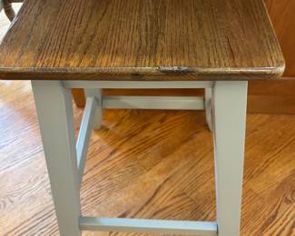 4 BAR STOOLS WITH MATCHING TABLE