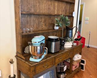 NICE KITCHEN HUTCH