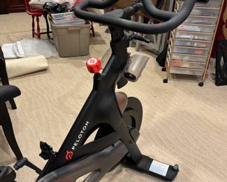 PELOTON BIKE