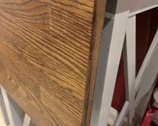 DROP LEAF TABLE WITH 4 BARSTOOLS