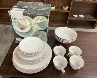Gibson Ivor Ensemble Dinnerware w/Box - Service for 4 - 2 Sets