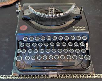 Antique Remington "Portable" typewrite, in wooden case.