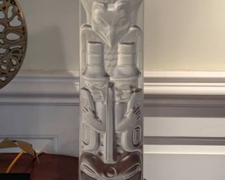 Here's something you will not see very often in this part of the country., as the artist is well known in the Pacific NW. This is an 18" tall kiln cast frosted lead crystal "Killer Whale" totem pole, by Preston Singletary, 2015
