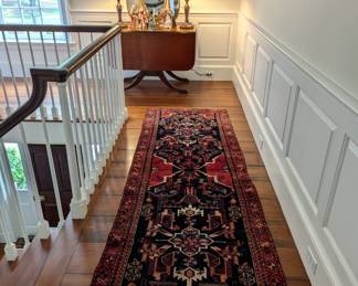 BEAUTIFUL Persian hand-woven wool Malayer runner, measures 3' 2" x 9' 4".