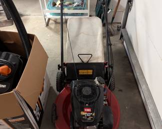 Toro "Guaranteed to Start" 6.75 torque, 149cc, lawnmower, w/bagger.