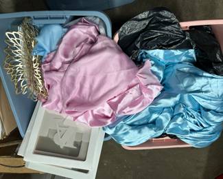 Round table cloths for events, blue and pink satin also white and black , And many colors of runners ,also gold vinyl doilies.