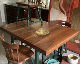 3 chairs table in kenner ..ask