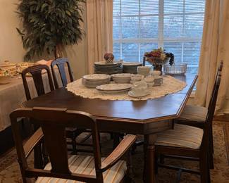 mama estate sale dinning table
