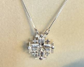 Magnetic pendant