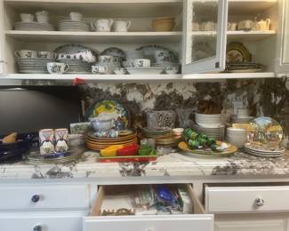 Italian Plates, Porcelain Jacques Coeur. Un Jardin ..En Plus, Henriot Quimper Frace Antique Fish Plates. Haviland Limoge China set, Lots of Napking Rings, Etc.