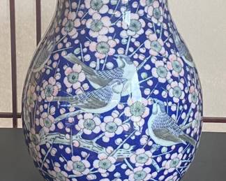 Large antique Japanese porcelain vase by master porcelain artist Kawamoto Rekitei
