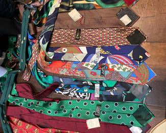 These are only a few designer brands of many beautiful ties, for you, fashionable man!
Gianni Versace, Faconnable, Hermes, Emilio Pucci, Salvatore Ferragamo, Ermenegildo Zegna, and many more!