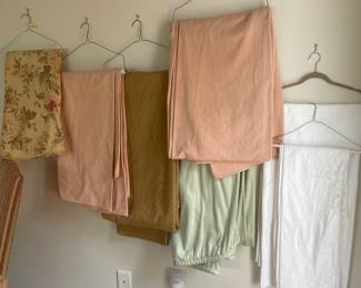 Round Beautiful Long Table Clothes